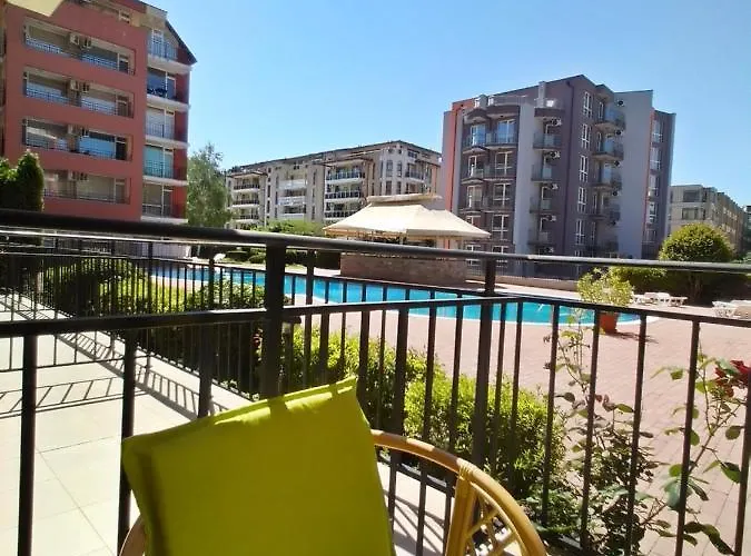 сънсет бийч 3 Apartment Slantschew brjag